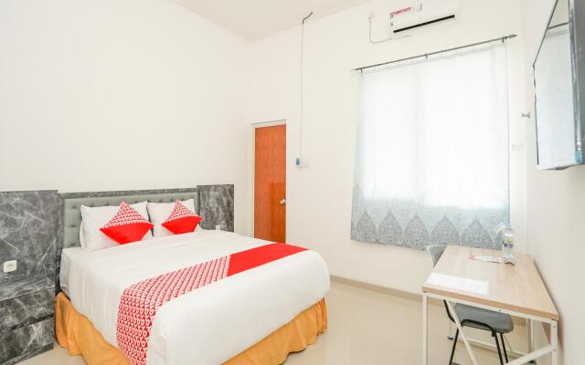 OYO 1957 Riverside Residence