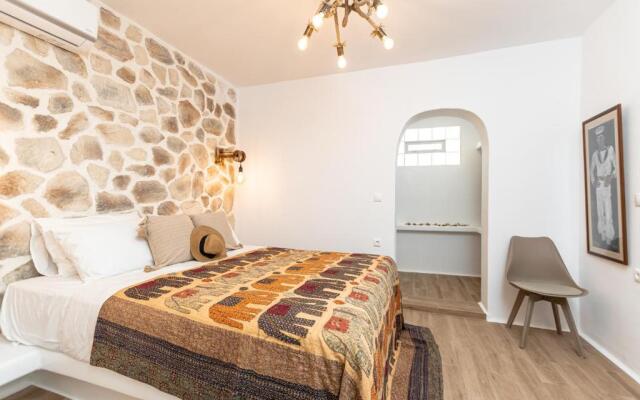 White Luxurious Apartment IΙI
