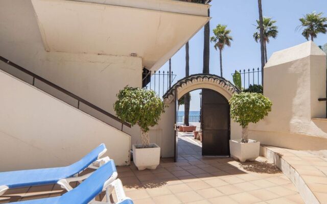 Eden Roc BeachFront Apartments