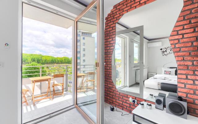 Good Day Apartments- private parking new town