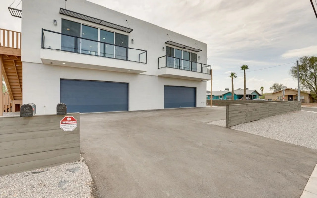 Updated Phoenix Apt w/ Putting Green, 1 Mi to Dtwn