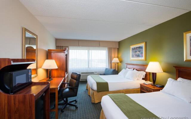 Holiday Inn Express Hauppauge, an IHG Hotel