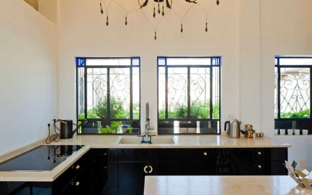 Designed Jaffa Haven with Rooftop by Sea N' Rent
