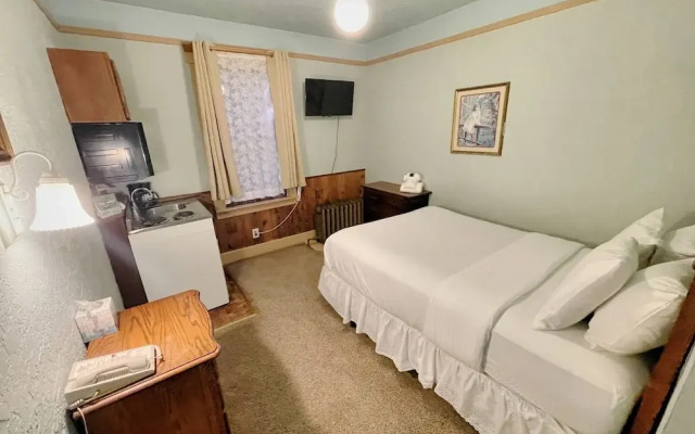 Alaskan Hotel and Bar