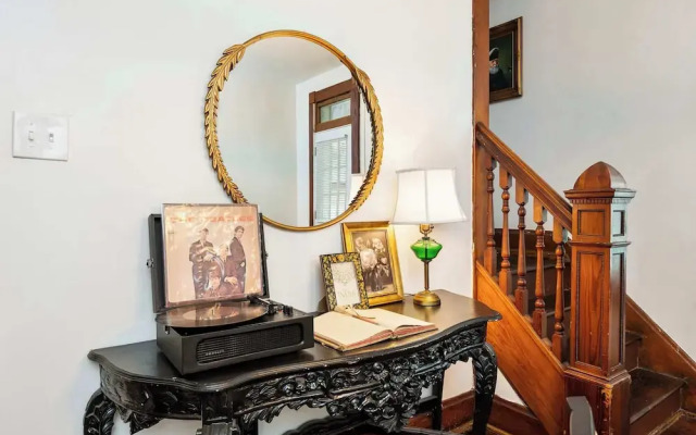 German Charm Suites Sleeps 8!