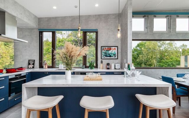 Off Piste Chalet by H2 Life