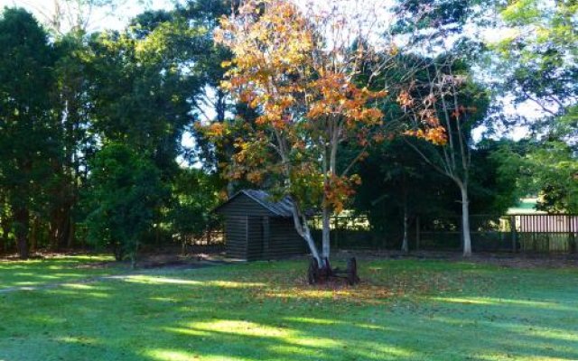 Maleny Accommodation |McCarthy Lake House| House to rent | One Night Rooms