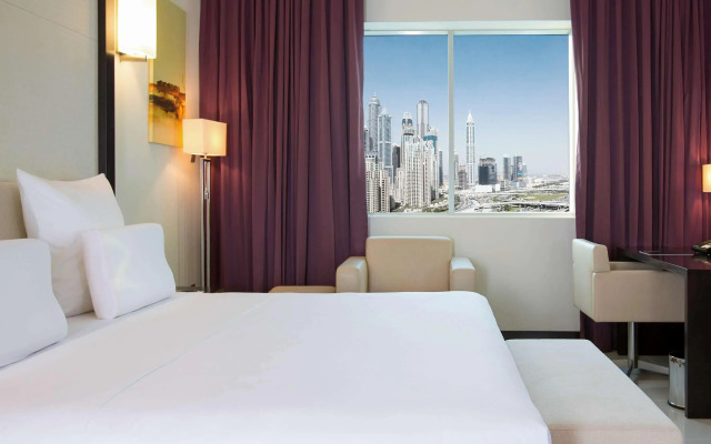 Pullman Dubai Jumeirah Lakes Towers - Hotel & Residence