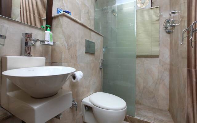 OYO 2216 Hotel Live Inn