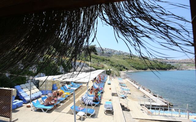 Villa 2 Bedroom Lake View 7