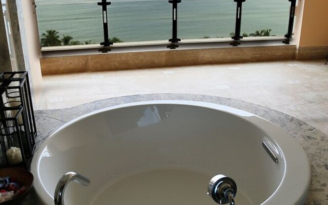Sheraton Sanya Bay Resort