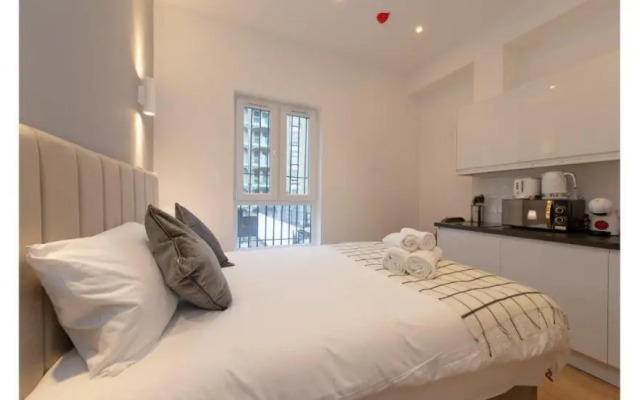 In Style Studio Apartment Close to Everything
