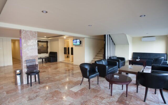 RedDoorz Plus @ HR Muhammad