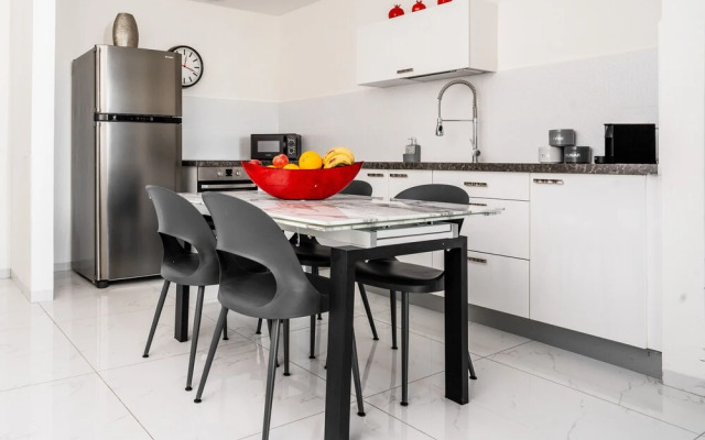 HolySuite J Tower