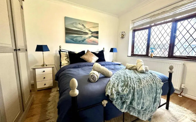 3 Bedroom Homely Retreat Near Slough