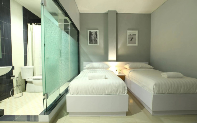 RedDoorz Plus near Soekarno Hatta Airport 2