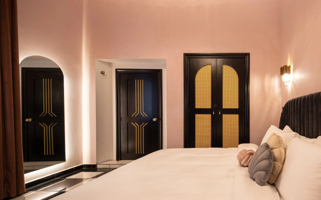 HOLT's Hotel De Mi Independencia