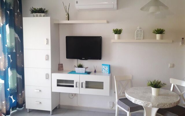 Studio in Benalmádena, With Wonderful sea View, Shared Pool, Balcony