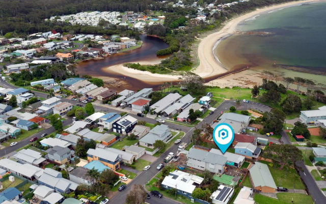 Sandy Feet Retreat - Pet Friendly - 1 Min Walk to Beach