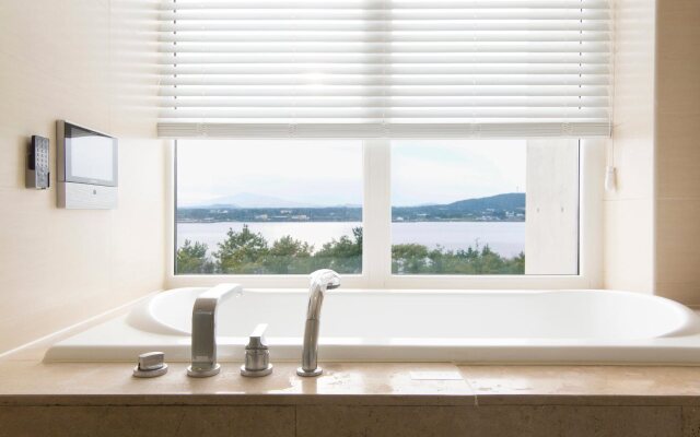 Phoenix Island Ocean Star Resort