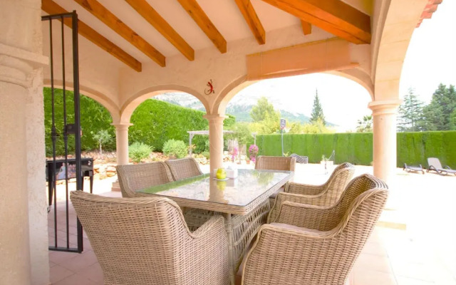 Fanila in J vea With 4 Bedrooms and 3 Bathrooms