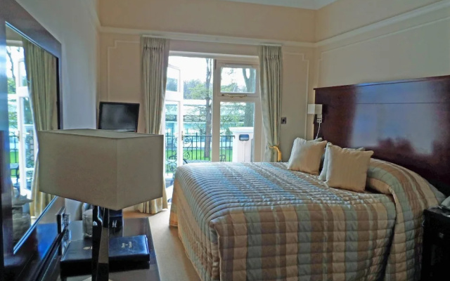 Phyllis Court Members Club