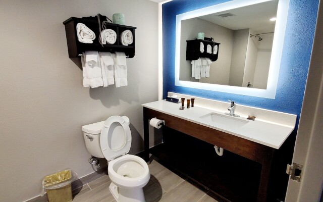 Spark by Hilton Tupelo