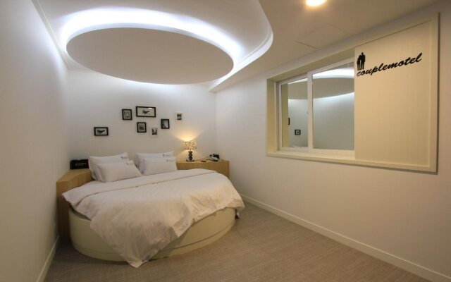 Couple Hotel