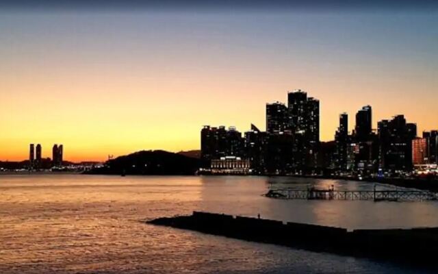 Mipo Oceanside Hotel