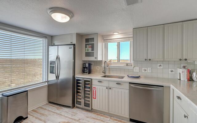 Pelican Sunrise     Lc13