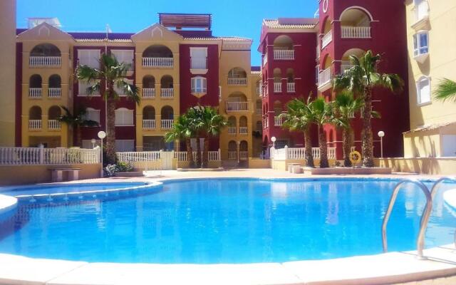 Beautiful 3 bed, 2 bath modern apartment