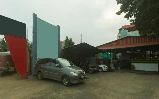 OYO Flagship 18893 Hotel Shweta