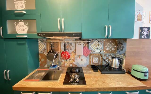 Bohemian Beauty Studio Room At Grand Asia Afrika Apartment