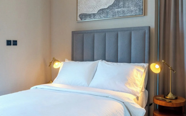 Spacious 2BR Canal View - Heart of B Bay