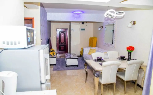 Lux Suites Marcus Garden Apartments