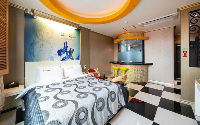 Yeosu King Pension Tel
