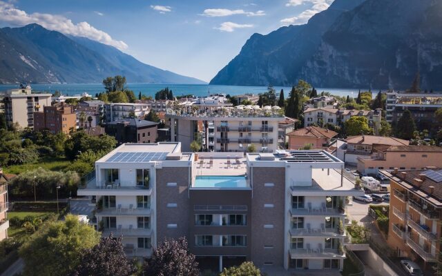 Aris Apartments & Sky Pool - Tonelli Hotels - Adult Friendly