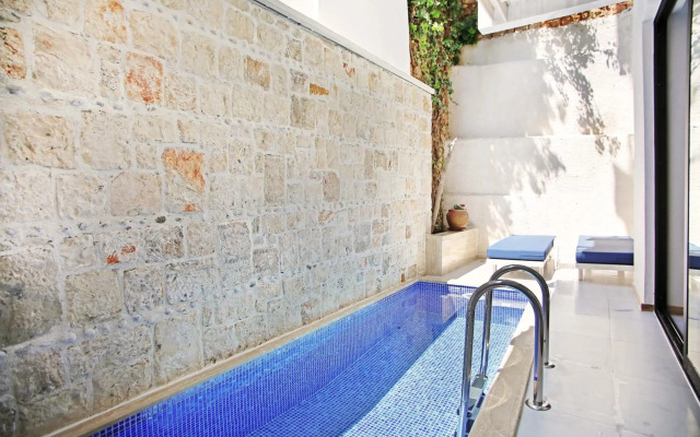 Nur Beach Hotel