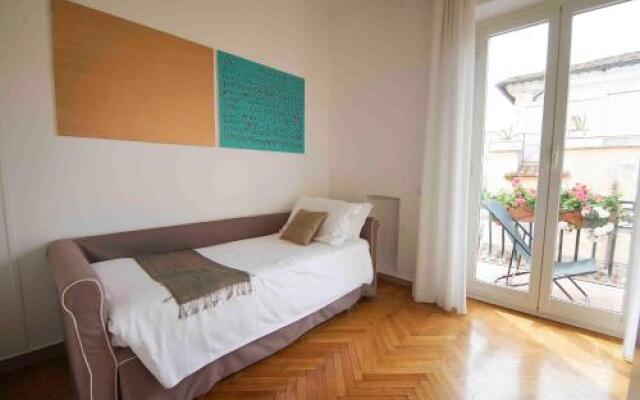 Rental in Rome Colosseo View Luxury