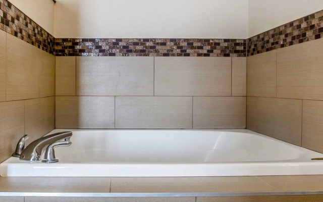 Comfort Suites Benton Harbor - St. Joseph