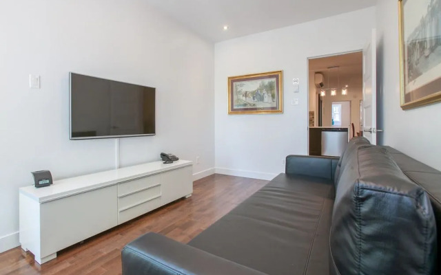 LMVR - LuxApt 3 - 7 bedrooms 2 bathrooms