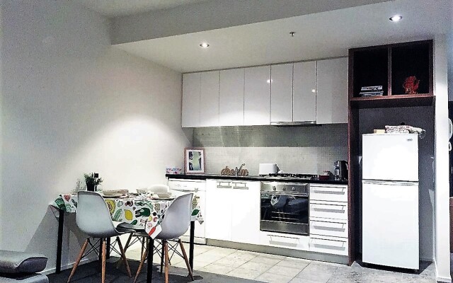 2 Bd Melbourne Central Apt