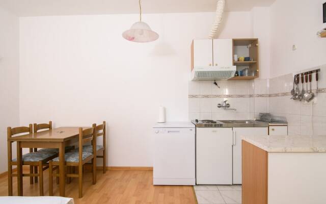 A1-apt w. Shared Pool & Balcony,next to the Beach