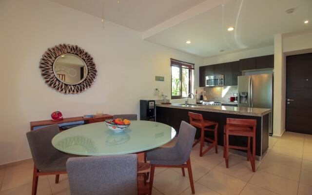 Pool View Condo in Resort by Olahola
