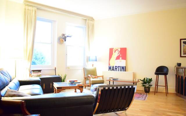 Kensington 2 Bedroom Flat With Balcony