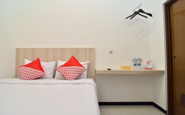 Rungkut Mejoyo Selatan by OYO Rooms