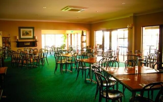 Ravenswood Hotel