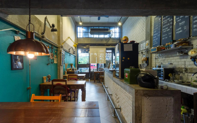 Box Hostel N Cafe