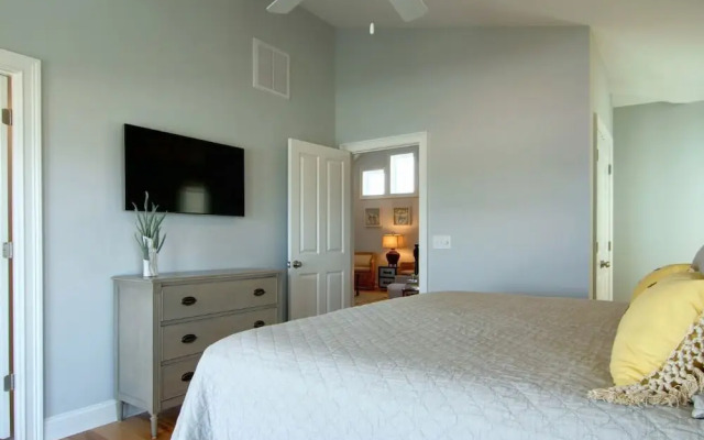 Latitudes - 5 Br Home