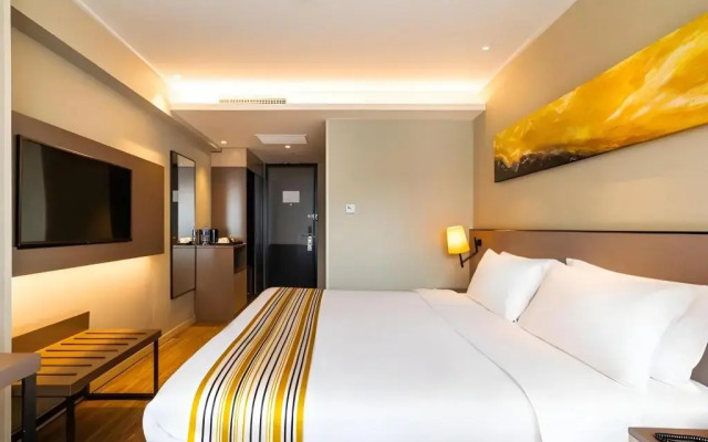 Home Inn Plus (Harbin Central Street)